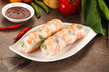 Vietnamese spring roll with prawn