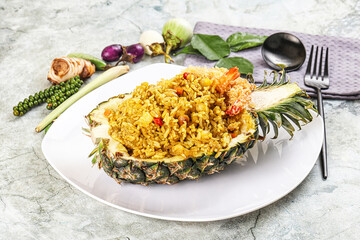 Pineapple fried rice with prawn