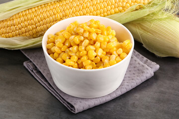 Canned sweet young corn grain