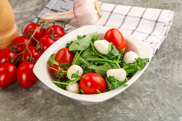 Salad with mozzarella and arugula