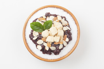  Patbingsu is a food made by crushing ice into small pieces and adding boiled red beans or sugar.