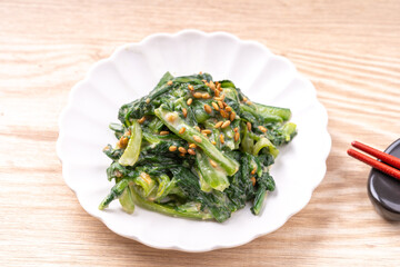 春菊の味噌マヨネーズ和え