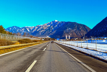 Fototapeta premium Die Autobahn A13 vor Ausfahrt Chur/GR in Fahrtrichtung nach Norden (Schweiz)