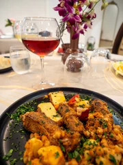 Fotobehang Eetkamer Enjoying spicy sausages and potatoes with red wine at restaurant  © august.columbo