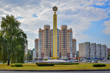 Obraz na płótnie Canvas Victory Square with stele and residential buildings in Lipetsk