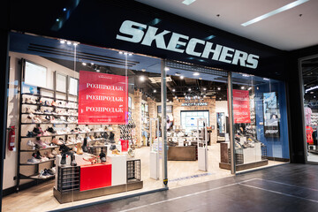 Fototapeta premium Shoe Skechers storefront with display and sale signage during a shopping promotion