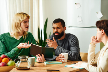 Obraz premium Engaging discussions among diverse young men at cozy home book club gathering