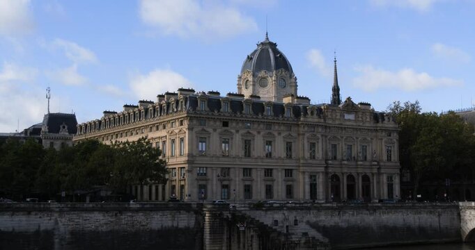 Tribunal de Commerce de Paris (Commercial Court in Paris), France