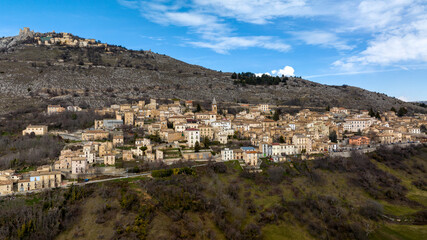 Obraz premium Aerial view of the historic center of Calascio, a small town in the province of L'Aquila, in Abruzzo, Italy.