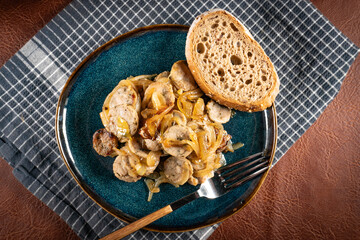 Slices of white sausage stewed with onion.