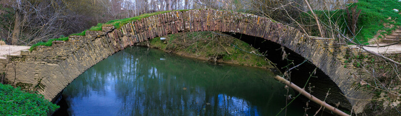 Pont Tourn&eacute; &agrave; L'Isle Jourdain Gers