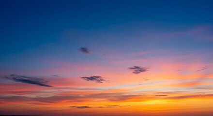 Fototapeta premium Beautiful Colorful Sky at Sunset with Amazing Cloudscape and Sunlight
