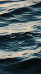 Naklejka premium Serene ocean waves gently lapping against each other under a twilight sky, creating a calming atmosphere