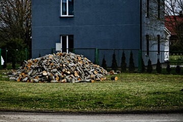 Obraz premium pile of firewood near house