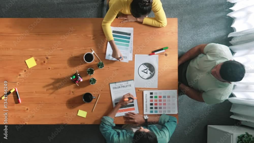 Poster top view of business people working together to choosing color from color palette. project manager p