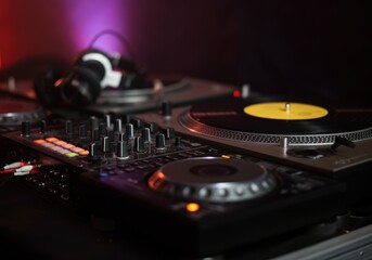 Obraz premium DJ equipment with vinyl record and headphones, perfect for music events
