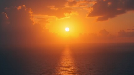 Obraz premium Ocean Sunset Clouds Peaceful Horizon, Sunset or sunrise over the ocean, Ocean waves reflecting the sunlight.