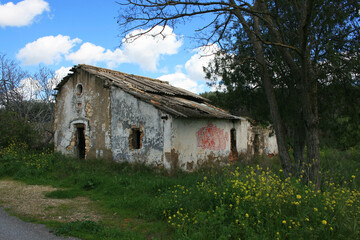 Obraz premium Vieja casa del guarda de ferrocarril via verde del aceite Cabra Lucena