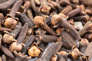 Aromatic Buds: A Close-Up Collage of Fragrant Cloves