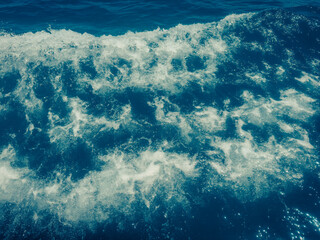 Las olas del mar bravo