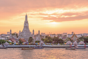 Obraz premium The most beautiful Viewpoint Wat Arun,Buddhist temple in Bangkok, Thailand 