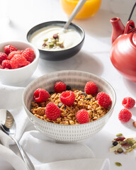 muesli with fresh berries