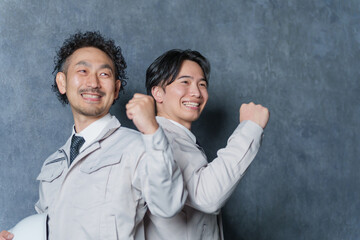 作業着を着たビジネスマン2人（建設業者）