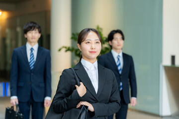 就職活動をする学生【撮影協力:スカパー東京メディアセンター】	