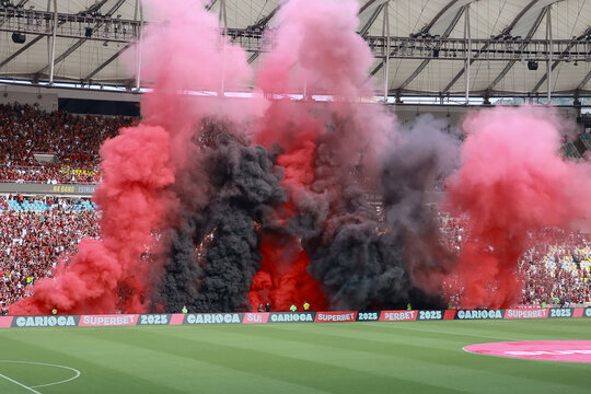 Torcida do Flamengo no Maracan&atilde; - Final de campeonato Carioca. Maracan&atilde;