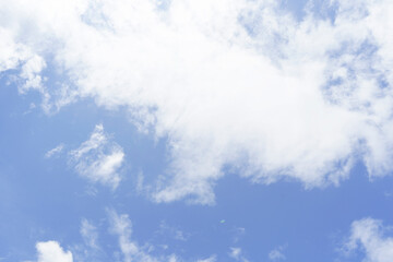 Obraz premium Beautiful clouds during spring time in a Sunny day. Blue sky and white fluffy clouds