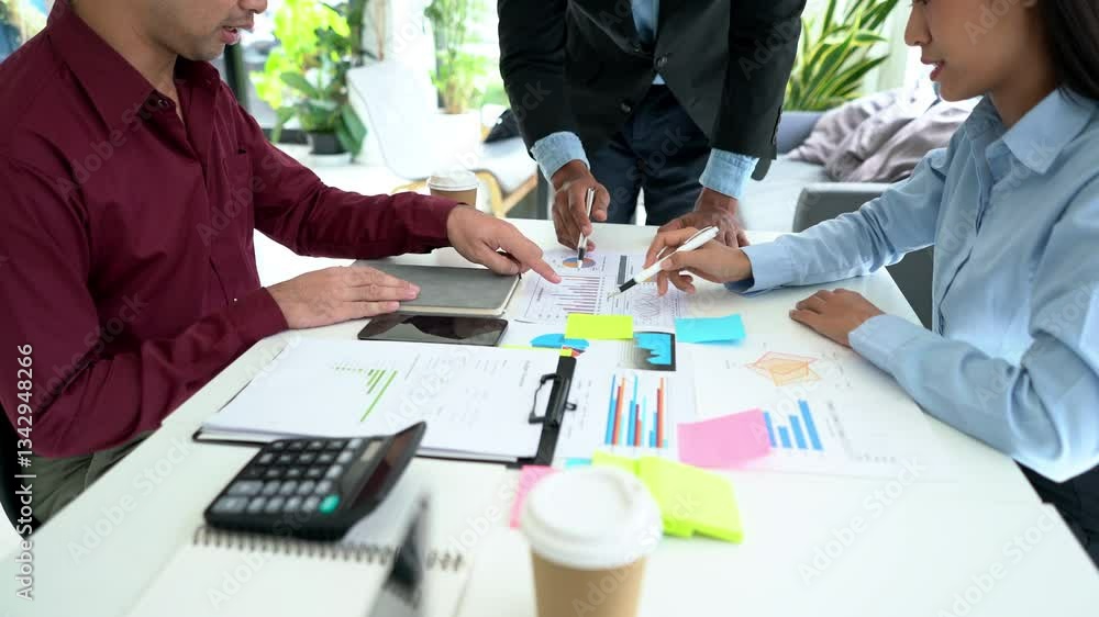 Aufkleber team of businesspeople meeting analysis statistics brainstorm working on business statistics and mar