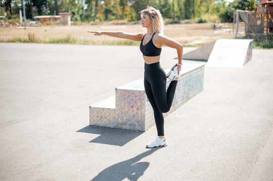 Flexible sports woman warm-up and doing stretching exercise