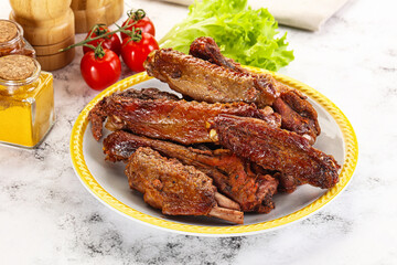 Roasted duck wings with sauce