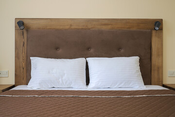 Pillows on the double bed in the bedroom