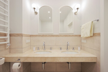 Double sink with faucet and mirror in the bathroom