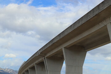 都市の立体高速道路 高架が織りなす都市インフラの風景