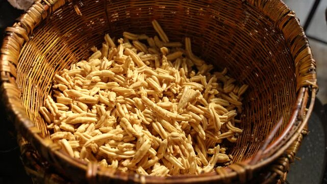 Making of Bengali spicy food chanachur.