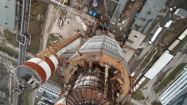Exploring an industrial azot and ammonia plant with an fpv drone in a cloudy environment