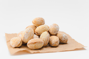 Obraz premium Delicious nut shaped cookies with boiled condensed milk on white background