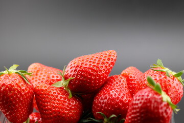 いちご　黒バック