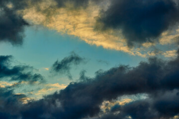 The triangular shape of the clouds points towards the wind, like an invisible arrow indicating the way. Symbolizes a landmark and the choice of the right direction.