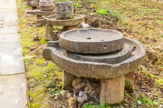 Chinese traditional grain processing machinery stone mill