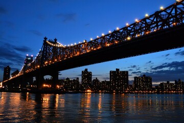 Naklejka premium Iconic Bridge at Night