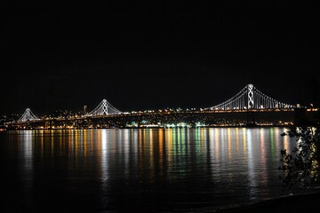 Fototapeta premium Iconic Bridge at Night