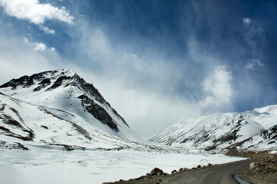 View landscape of Himalaya mountains on Keylong Leh Road - Leh Manali Highway between bring travelers go to Leh Ladakh while winter season in Jammu and Kashmir, India