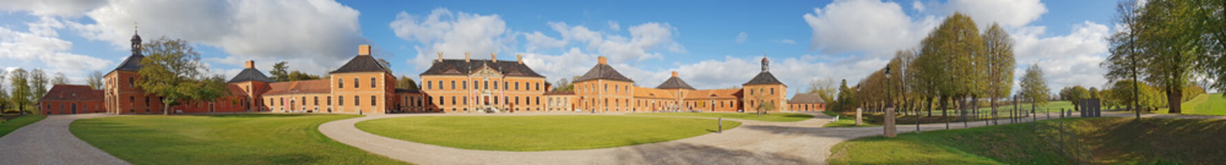 Fototapeta premium Panoramic view of Castle Bothmer (Germany) in spring