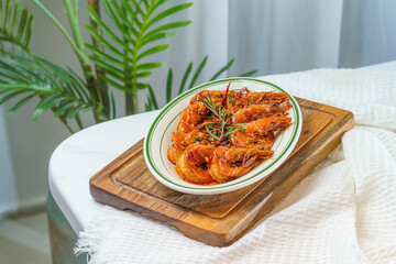 Braised prawns on a simple background