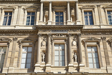 Obraz premium Façade de la Cour carrée à Paris. France
