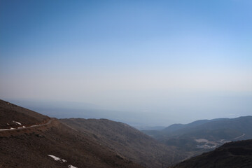 Obraz premium Serene Mountain Landscape with a Vast Horizon