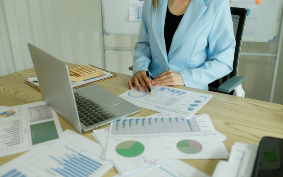 Analysts who study past consumer behavior in the market through statistical graphs to adapt and plan future marketing strategies.